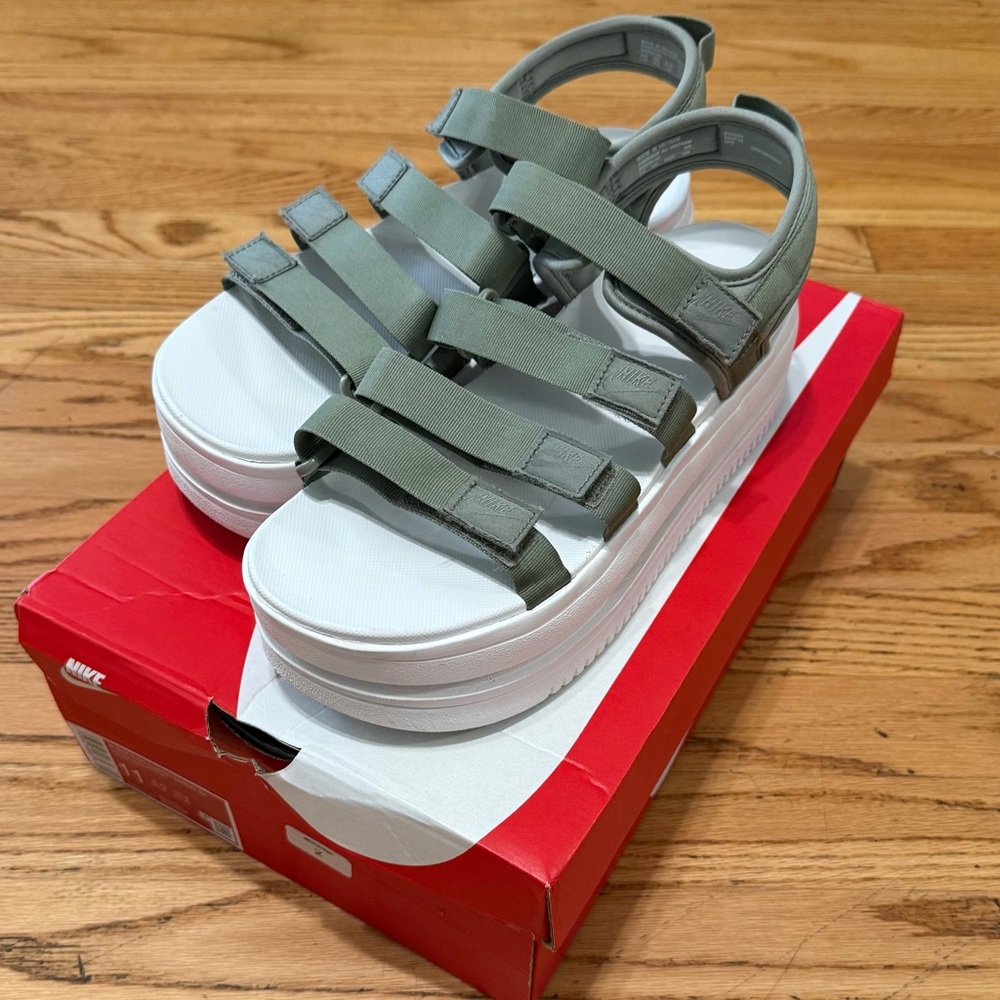 Nike Women’s Sandals - White and Jade Worn once